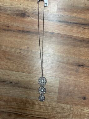 Vintage-Inspired Triple Medallion Pendant Necklace - Silver